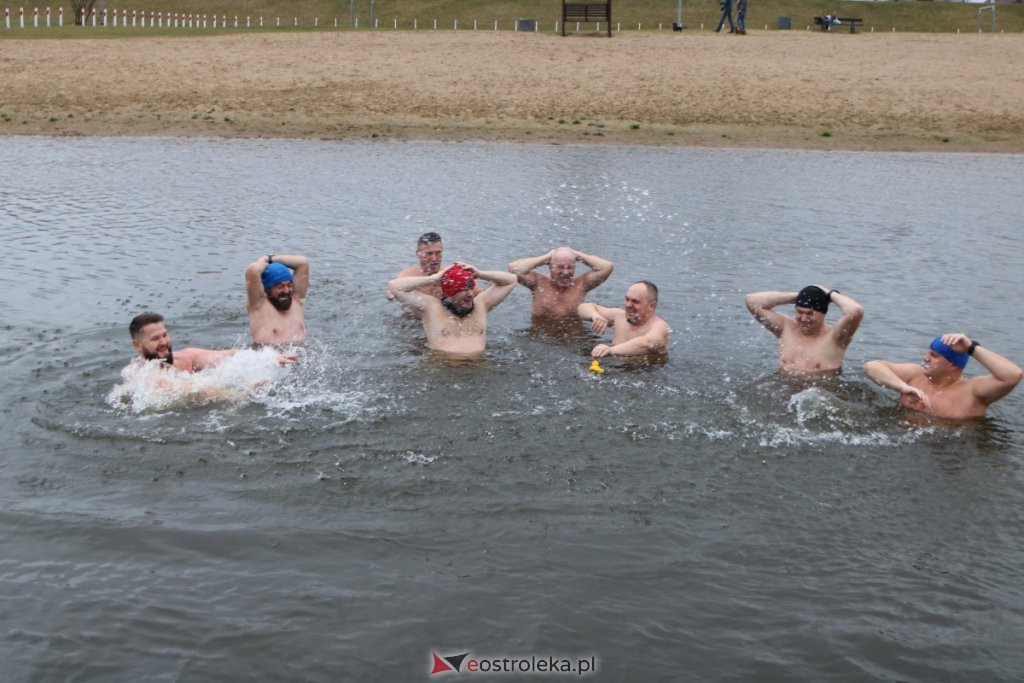 Morsy z Ostrołęki po kolejnej kąpieli w chłodnej rzece [21.11.2021] - zdjęcie #29 - eOstroleka.pl