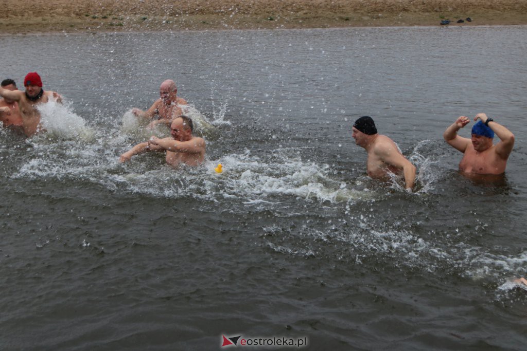 Morsy z Ostrołęki po kolejnej kąpieli w chłodnej rzece [21.11.2021] - zdjęcie #35 - eOstroleka.pl