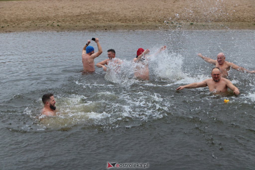 Morsy z Ostrołęki po kolejnej kąpieli w chłodnej rzece [21.11.2021] - zdjęcie #37 - eOstroleka.pl