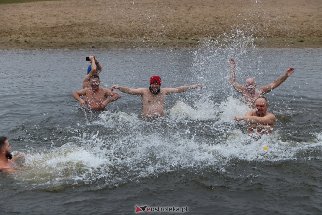 Morsy z Ostrołęki po kolejnej kąpieli w chłodnej rzece [21.11.2021] - zdjęcie #38 - eOstroleka.pl