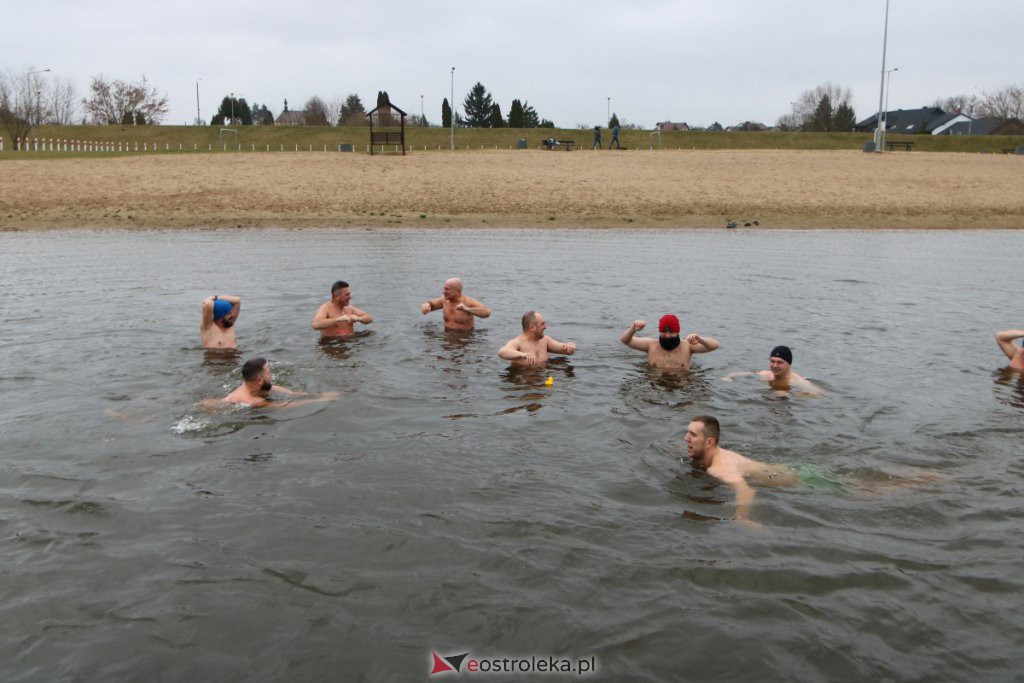 Morsy z Ostrołęki po kolejnej kąpieli w chłodnej rzece [21.11.2021] - zdjęcie #40 - eOstroleka.pl