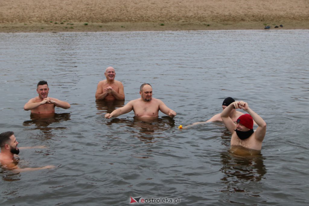 Morsy z Ostrołęki po kolejnej kąpieli w chłodnej rzece [21.11.2021] - zdjęcie #42 - eOstroleka.pl