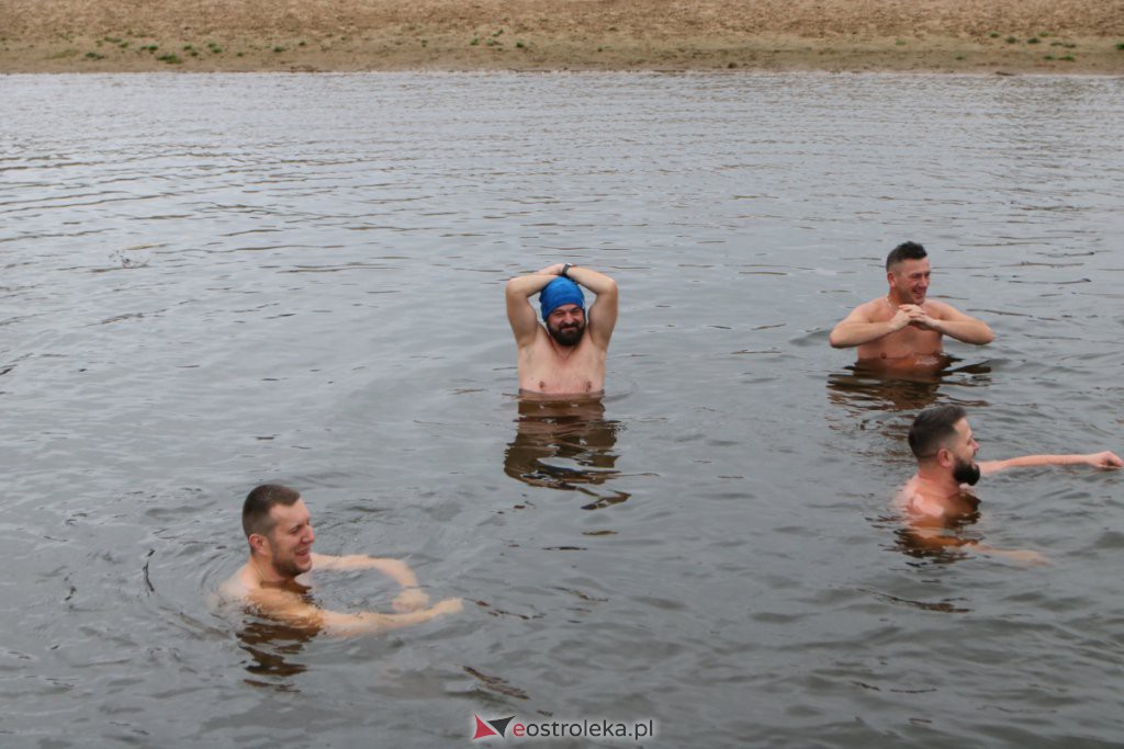 Morsy z Ostrołęki po kolejnej kąpieli w chłodnej rzece [21.11.2021] - zdjęcie #43 - eOstroleka.pl
