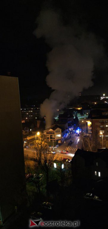 Pożar samochodu w Ostrołęce [22.11.2021] - zdjęcie #1 - eOstroleka.pl