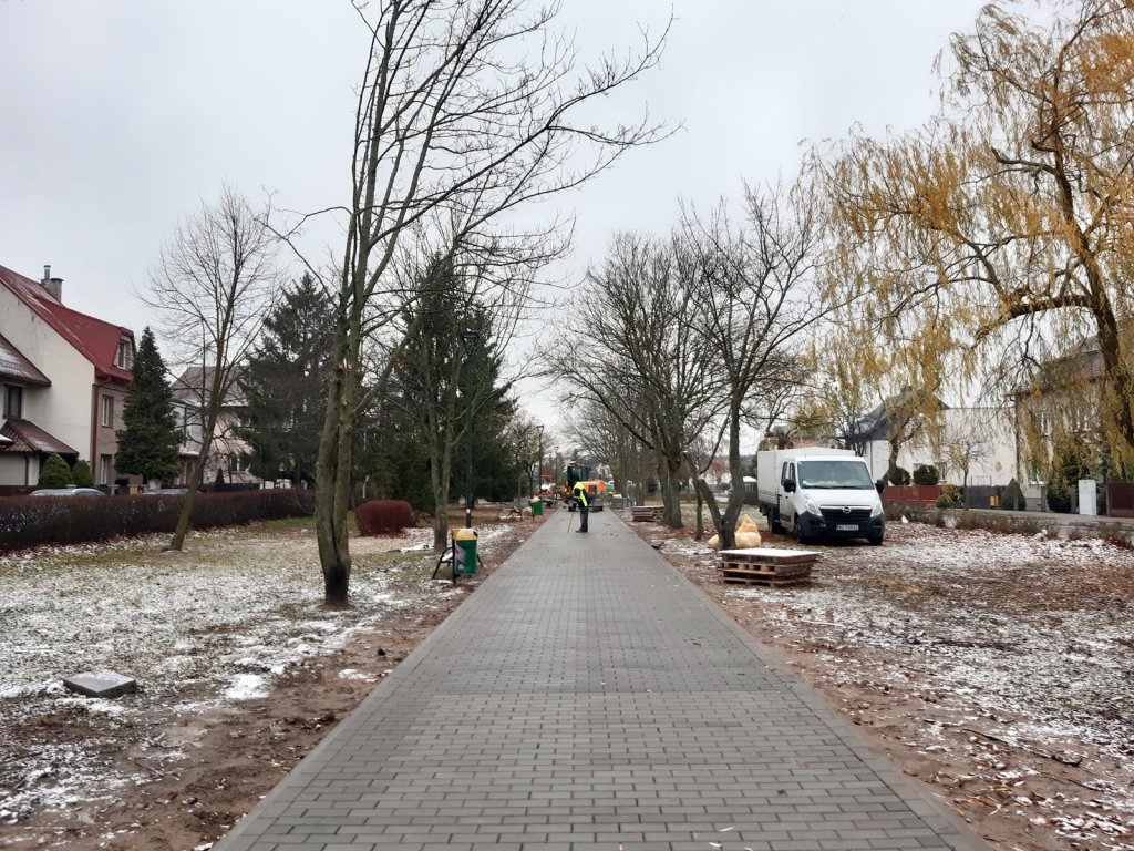 Remont skweru przy ul. Sobieskiego na osiedlu Łęczysk  - zdjęcie #6 - eOstroleka.pl