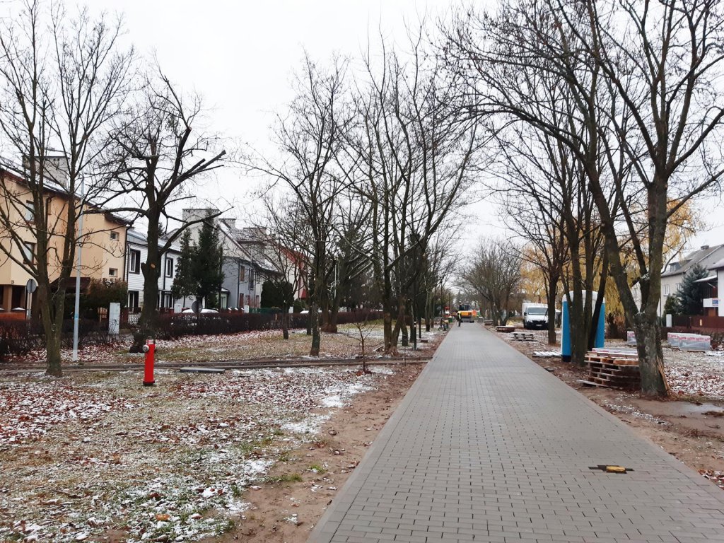 Remont skweru przy ul. Sobieskiego na osiedlu Łęczysk  - zdjęcie #4 - eOstroleka.pl