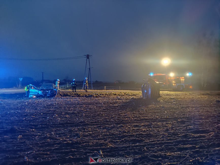 Poważny wypadek w Babie koło Łysych. W akcji śmigłowiec LPR [24.11.2021] - zdjęcie #1 - eOstroleka.pl