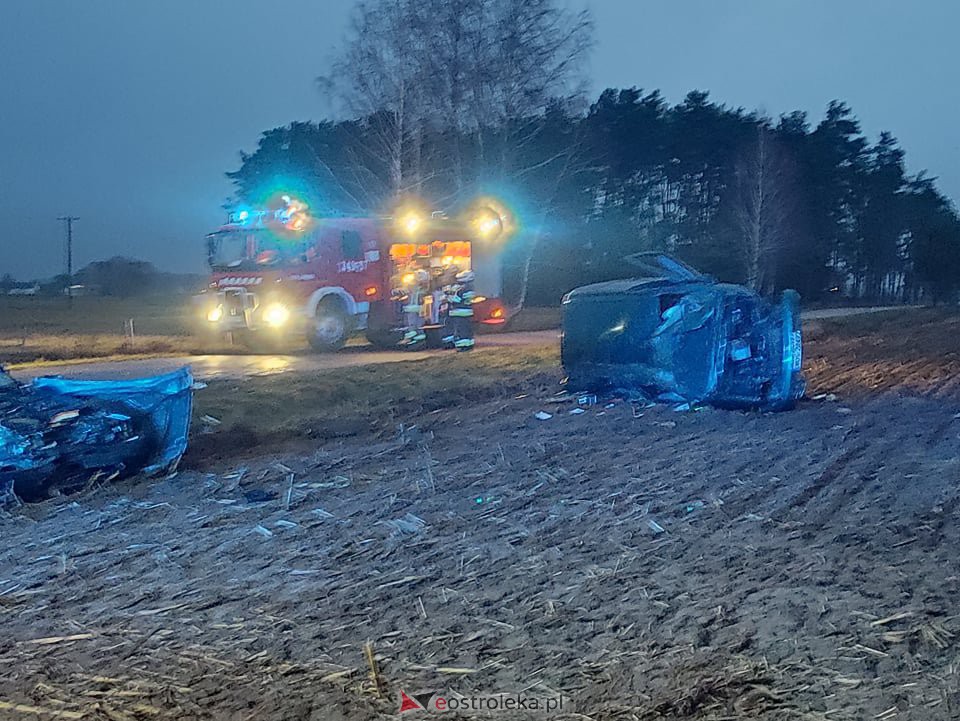 Poważny wypadek w Babie koło Łysych. W akcji śmigłowiec LPR [24.11.2021] - zdjęcie #2 - eOstroleka.pl