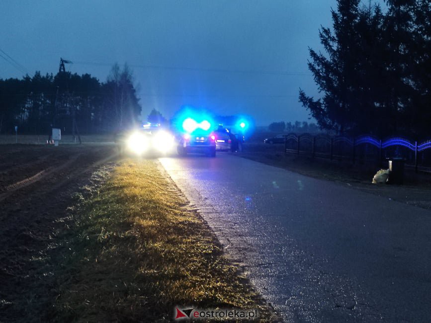 Poważny wypadek w Babie koło Łysych. W akcji śmigłowiec LPR [24.11.2021] - zdjęcie #3 - eOstroleka.pl