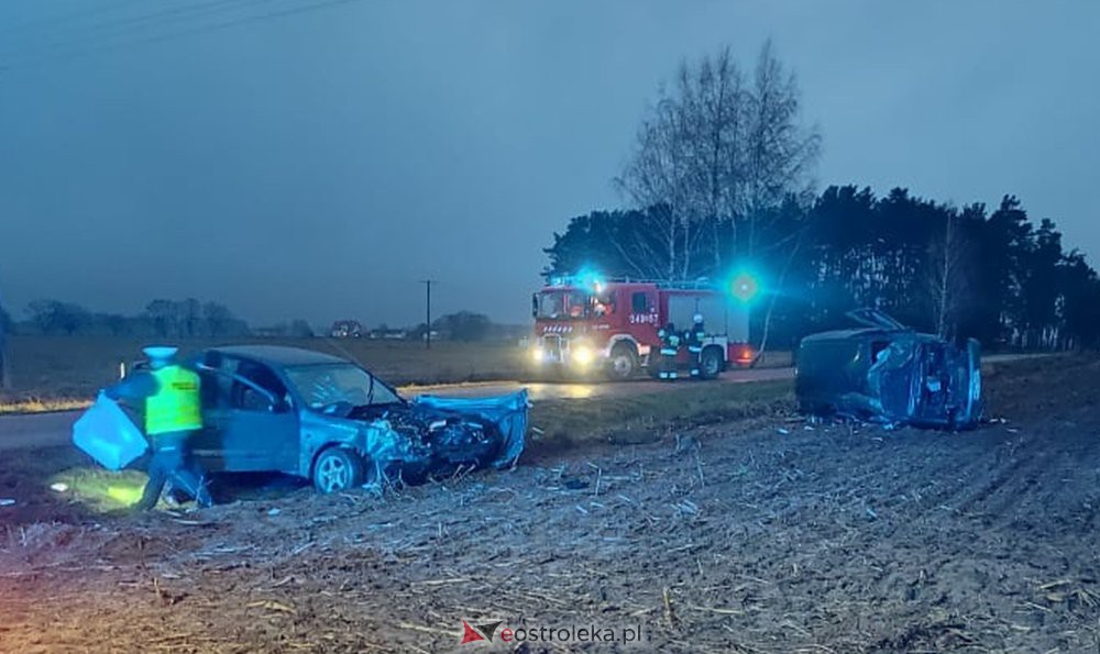 Poważny wypadek w Babie koło Łysych. W akcji śmigłowiec LPR [24.11.2021] - zdjęcie #4 - eOstroleka.pl
