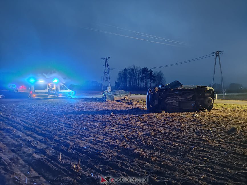 Poważny wypadek w Babie koło Łysych. W akcji śmigłowiec LPR [24.11.2021] - zdjęcie #7 - eOstroleka.pl