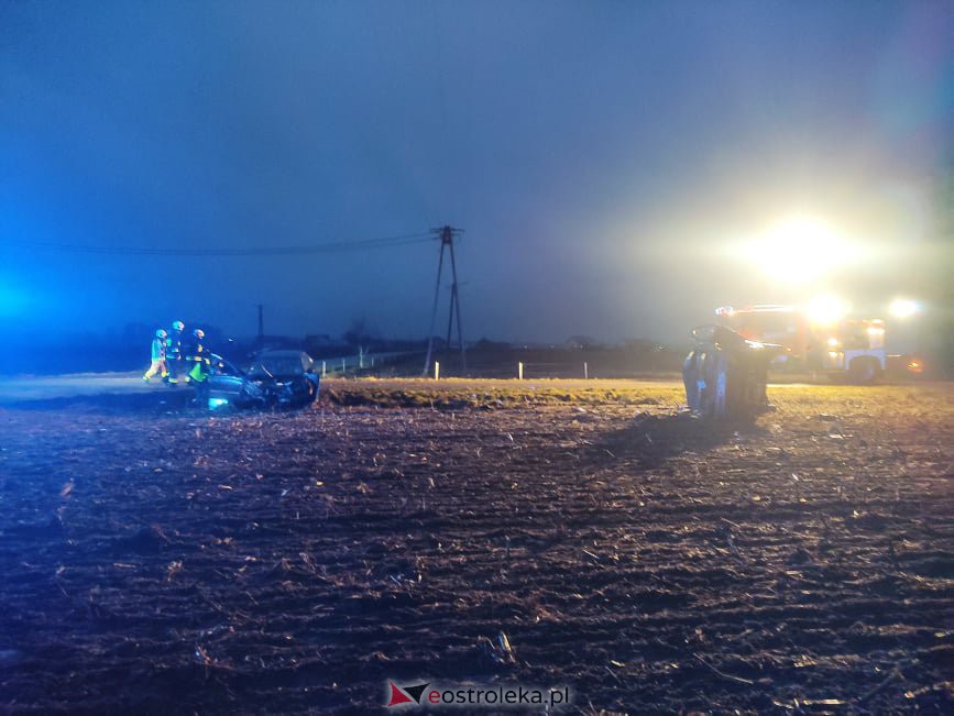 Poważny wypadek w Babie koło Łysych. W akcji śmigłowiec LPR [24.11.2021] - zdjęcie #8 - eOstroleka.pl
