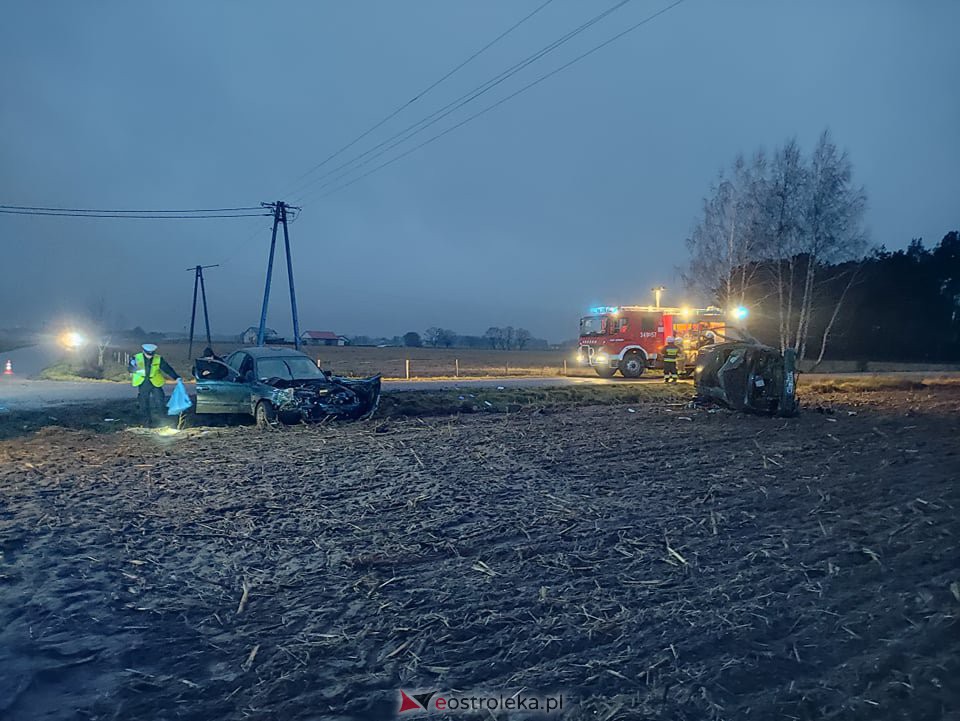 Poważny wypadek w Babie koło Łysych. W akcji śmigłowiec LPR [24.11.2021] - zdjęcie #9 - eOstroleka.pl