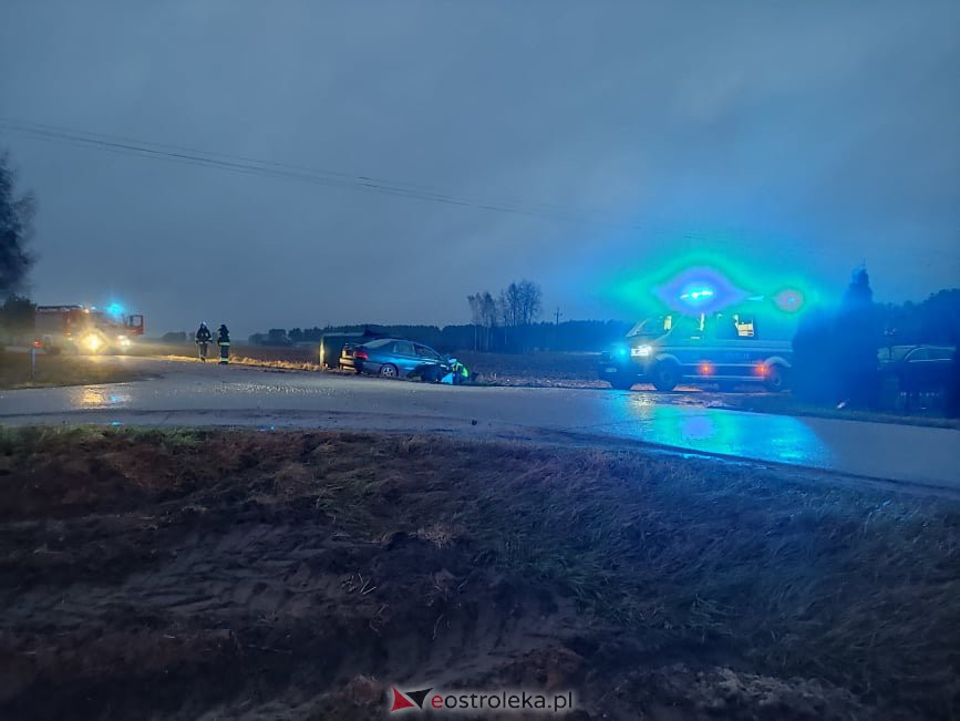 Poważny wypadek w Babie koło Łysych. W akcji śmigłowiec LPR [24.11.2021] - zdjęcie #15 - eOstroleka.pl