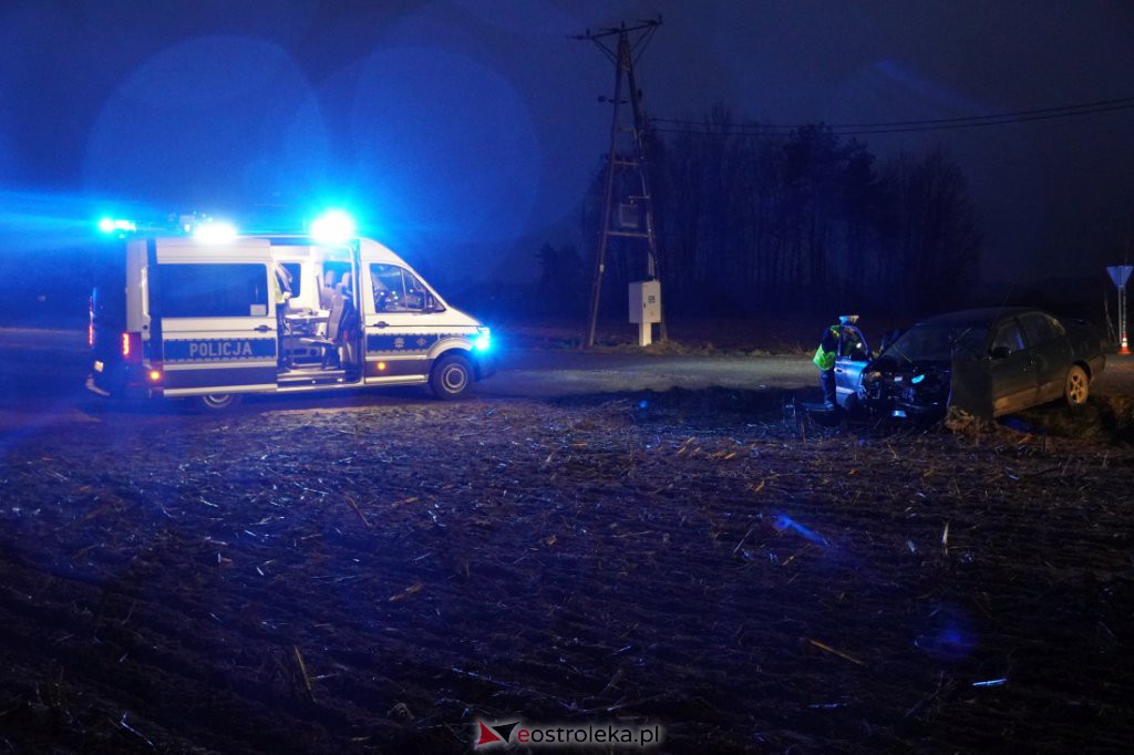 Poważny wypadek w Babie koło Łysych. W akcji śmigłowiec LPR [24.11.2021] - zdjęcie #26 - eOstroleka.pl