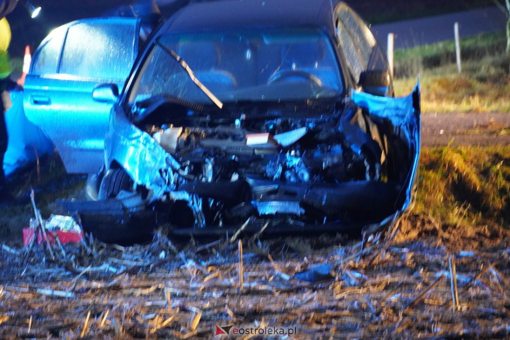 Poważny wypadek w Babie koło Łysych. W akcji śmigłowiec LPR [24.11.2021] - zdjęcie #3 - eOstroleka.pl