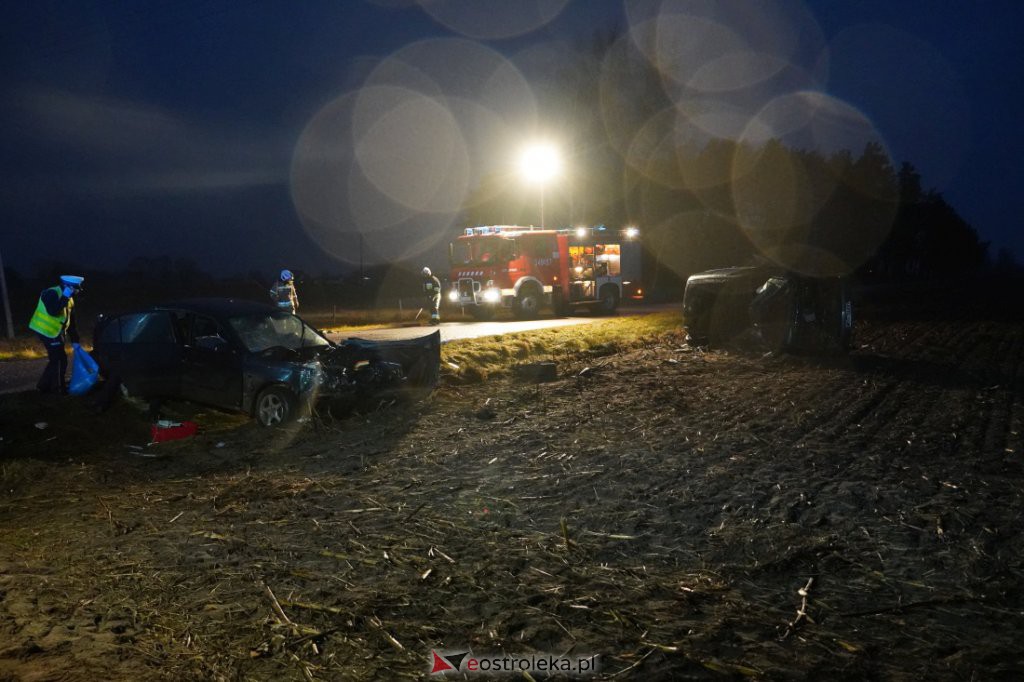 Poważny wypadek w Babie koło Łysych. W akcji śmigłowiec LPR [24.11.2021] - zdjęcie #29 - eOstroleka.pl