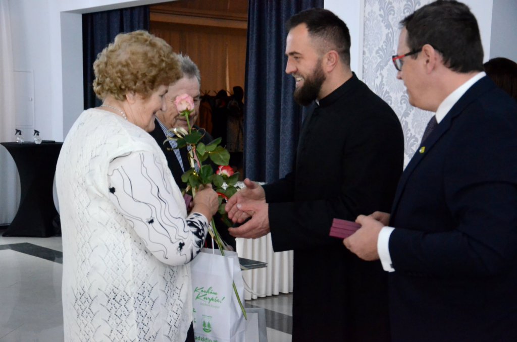Przeżyli razem 50 lat. Złote Gody w Kadzidle. Jubileusz świętowało 18 par [25.11.2021] - zdjęcie #10 - eOstroleka.pl