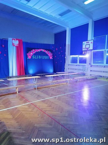 Ślubowanie pierwszaków w Szkole Podstawowej Nr 1 w Ostrołęce - zdjęcie #10 - eOstroleka.pl