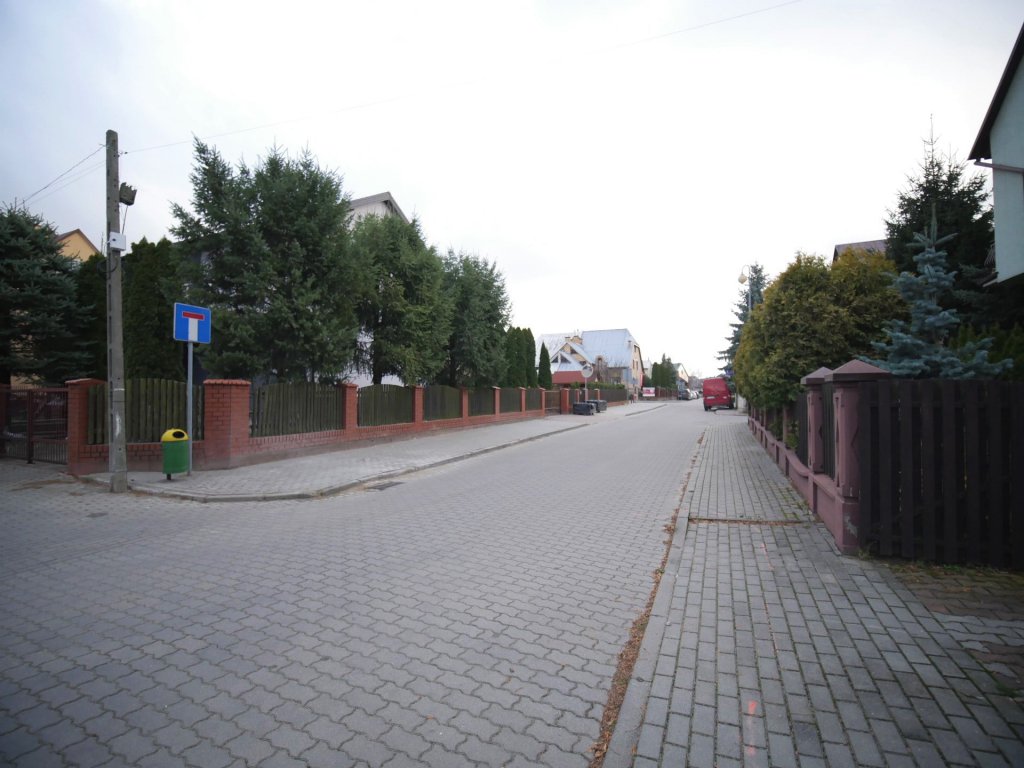 Wzdłuż ulicy Błękitnej wykonano nowy chodnik [25.11.2021] - zdjęcie #16 - eOstroleka.pl