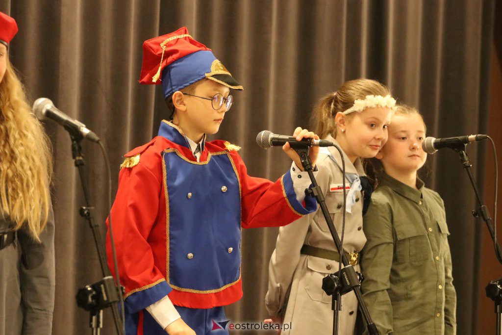 Międzyszkolny Konkurs Pieśni Legionowych [25.11.2021] - zdjęcie #13 - eOstroleka.pl
