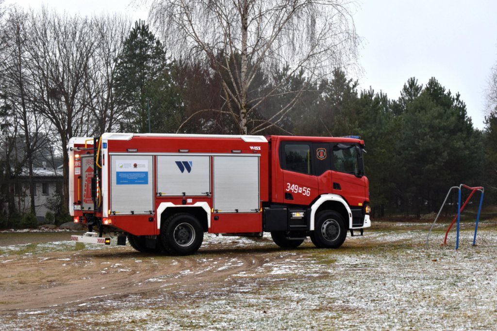 Strażacy ochotnicy z Lipnik mają nowy wóz ratowniczo-gaśniczy [26.11.2021] - zdjęcie #3 - eOstroleka.pl