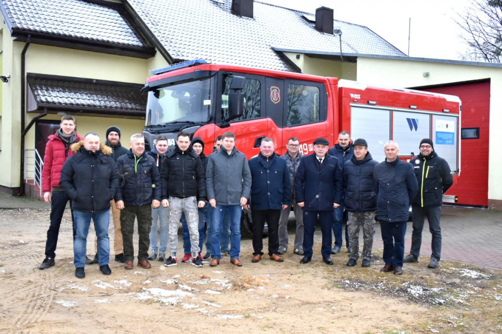 Strażacy ochotnicy z Lipnik mają nowy wóz ratowniczo-gaśniczy [26.11.2021] - zdjęcie #6 - eOstroleka.pl
