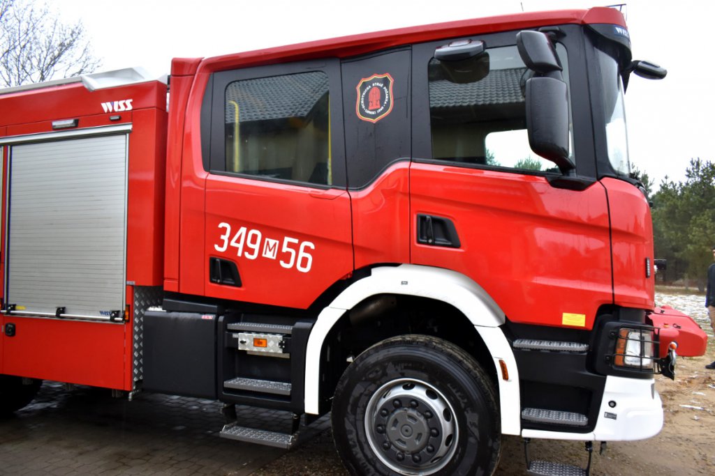Strażacy ochotnicy z Lipnik mają nowy wóz ratowniczo-gaśniczy [26.11.2021] - zdjęcie #9 - eOstroleka.pl