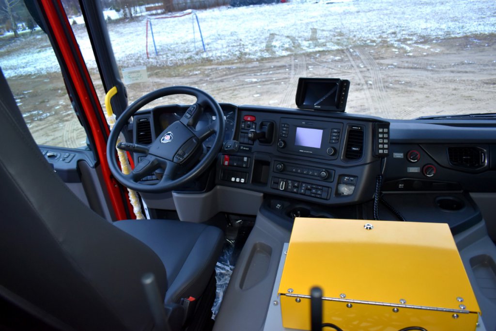 Strażacy ochotnicy z Lipnik mają nowy wóz ratowniczo-gaśniczy [26.11.2021] - zdjęcie #13 - eOstroleka.pl