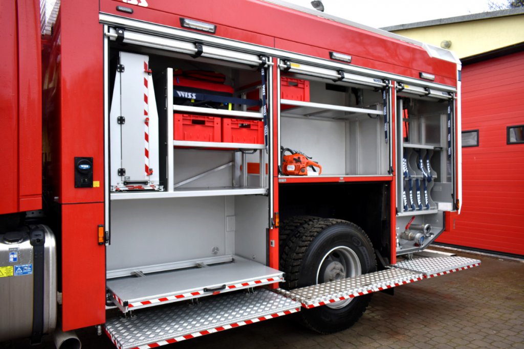 Strażacy ochotnicy z Lipnik mają nowy wóz ratowniczo-gaśniczy [26.11.2021] - zdjęcie #16 - eOstroleka.pl