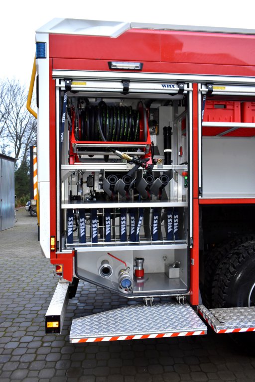 Strażacy ochotnicy z Lipnik mają nowy wóz ratowniczo-gaśniczy [26.11.2021] - zdjęcie #20 - eOstroleka.pl