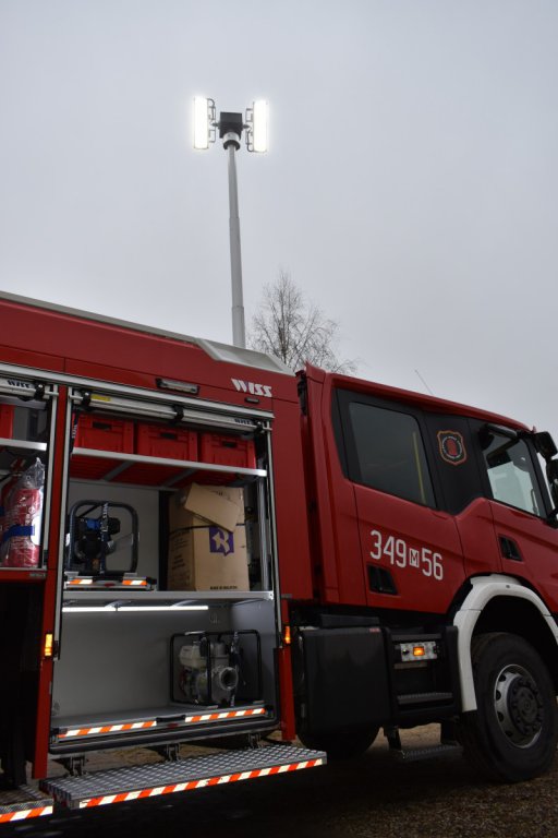 Strażacy ochotnicy z Lipnik mają nowy wóz ratowniczo-gaśniczy [26.11.2021] - zdjęcie #30 - eOstroleka.pl