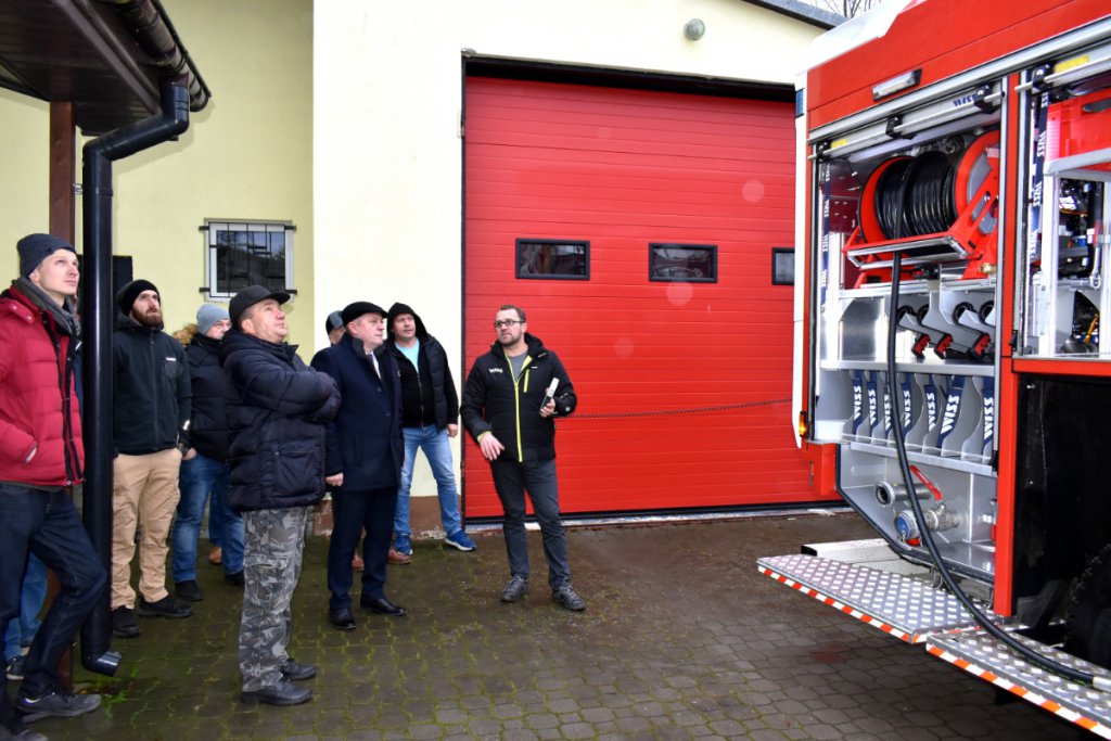 Strażacy ochotnicy z Lipnik mają nowy wóz ratowniczo-gaśniczy [26.11.2021] - zdjęcie #31 - eOstroleka.pl