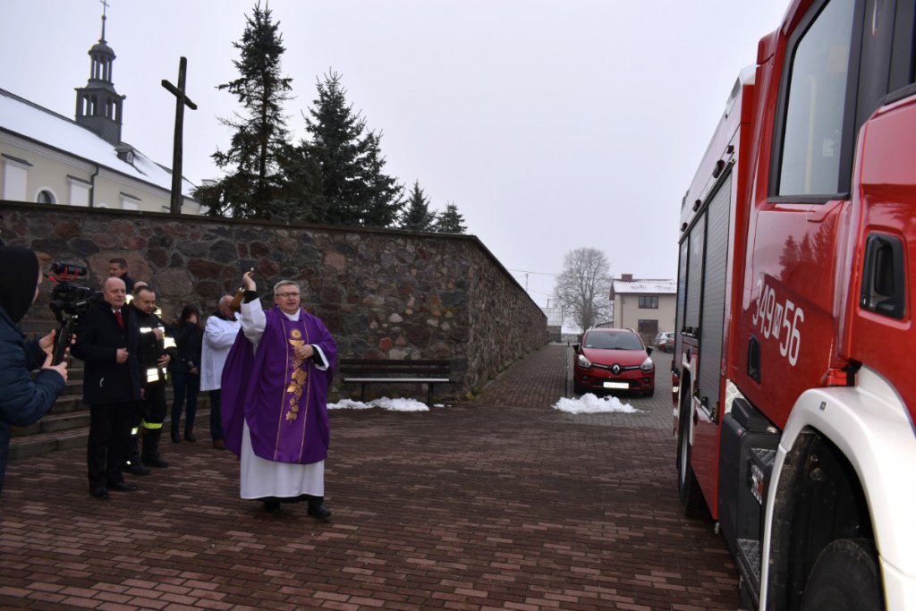 Nowy wóz strażacki dla OSP Lipniki oficjalnie poświęcony [28.11.2021] - zdjęcie #19 - eOstroleka.pl