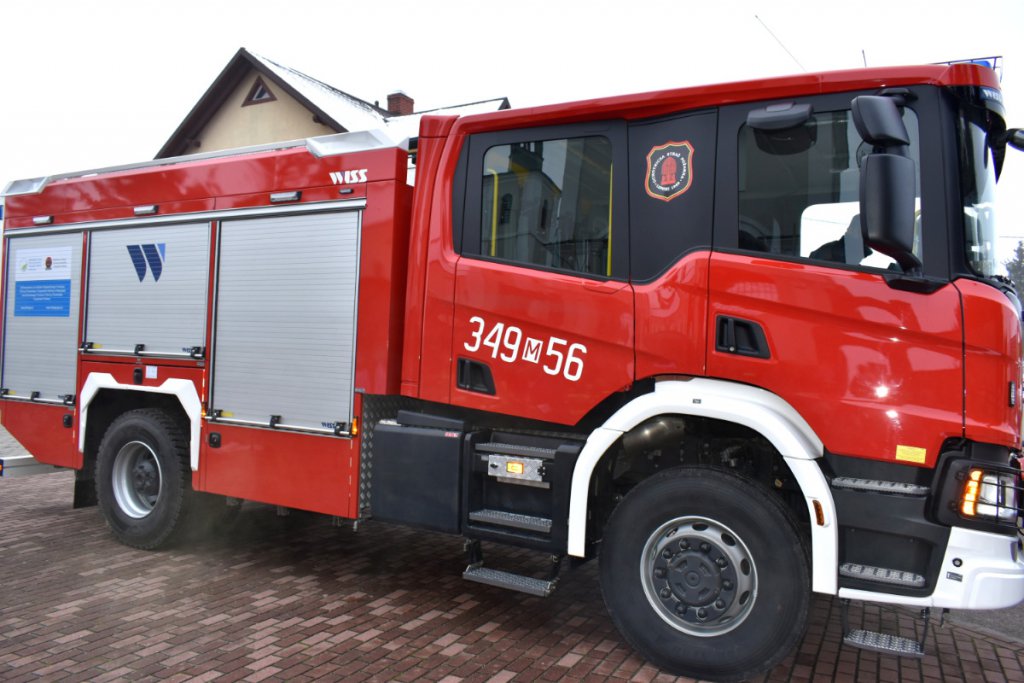 Nowy wóz strażacki dla OSP Lipniki oficjalnie poświęcony [28.11.2021] - zdjęcie #9 - eOstroleka.pl