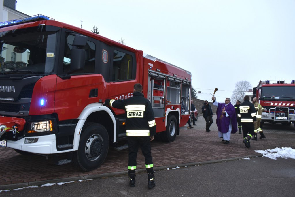 Nowy wóz strażacki dla OSP Lipniki oficjalnie poświęcony [28.11.2021] - zdjęcie #13 - eOstroleka.pl