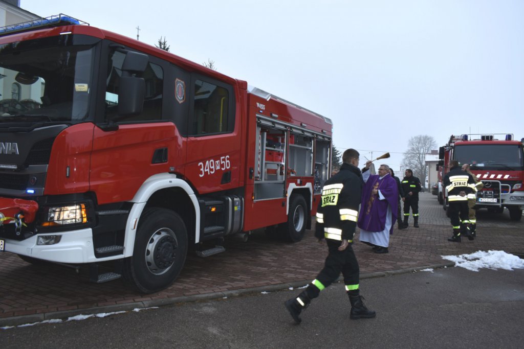 Nowy wóz strażacki dla OSP Lipniki oficjalnie poświęcony [28.11.2021] - zdjęcie #14 - eOstroleka.pl