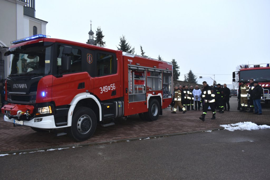 Nowy wóz strażacki dla OSP Lipniki oficjalnie poświęcony [28.11.2021] - zdjęcie #10 - eOstroleka.pl