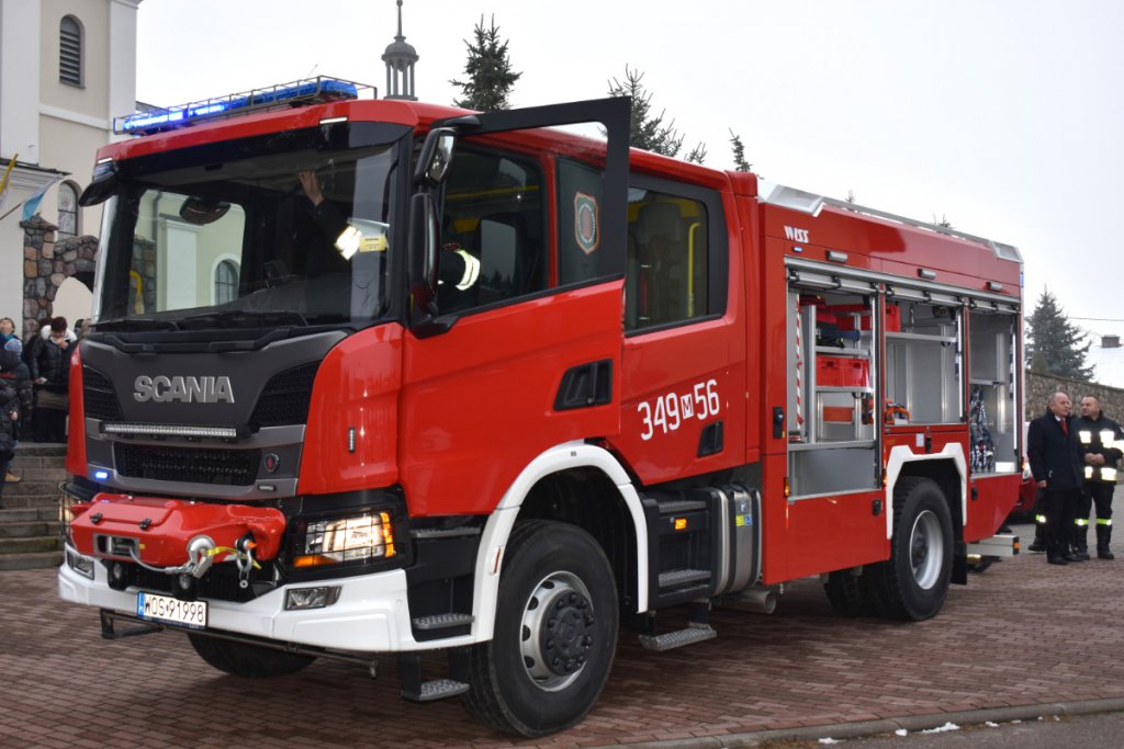 Nowy wóz strażacki dla OSP Lipniki oficjalnie poświęcony [28.11.2021] - zdjęcie #18 - eOstroleka.pl