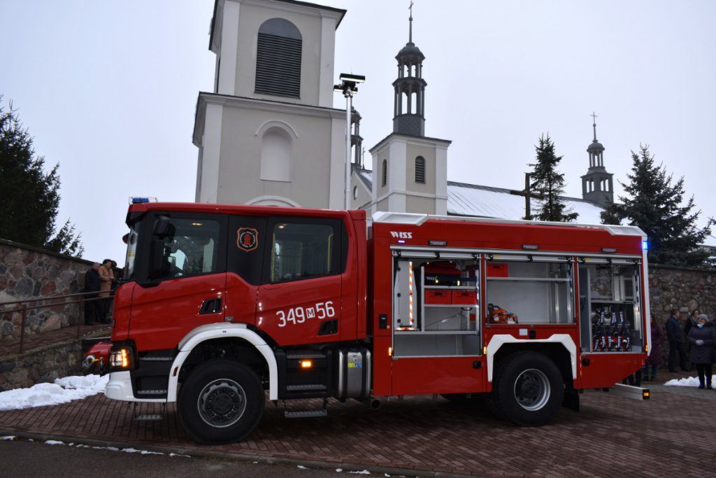 Nowy wóz strażacki dla OSP Lipniki oficjalnie poświęcony [28.11.2021] - zdjęcie #19 - eOstroleka.pl