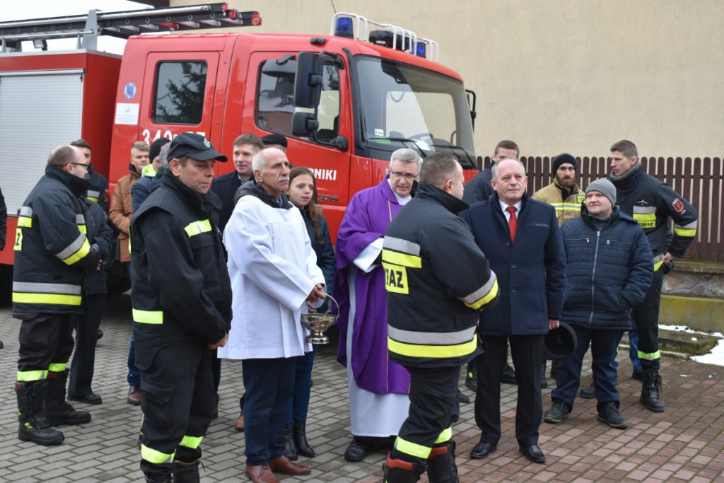 Nowy wóz strażacki dla OSP Lipniki oficjalnie poświęcony [28.11.2021] - zdjęcie #24 - eOstroleka.pl