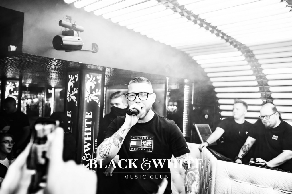 Kubańczyk w Clubie Black&White [19.11.2021] - zdjęcie #86 - eOstroleka.pl