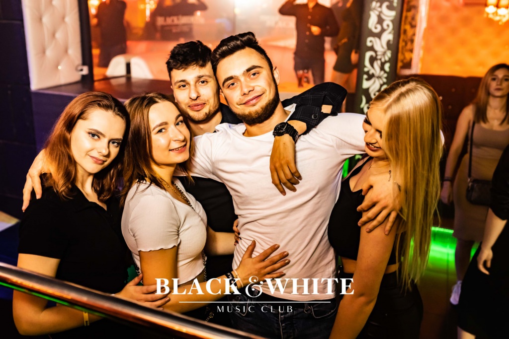 Gorące trzydziestki w Clubie Black&White [20.11.2021] - zdjęcie #1 - eOstroleka.pl
