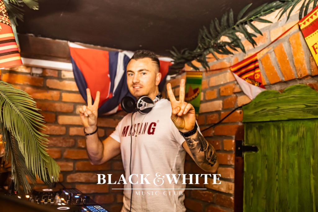 Gorące trzydziestki w Clubie Black&White [20.11.2021] - zdjęcie #5 - eOstroleka.pl