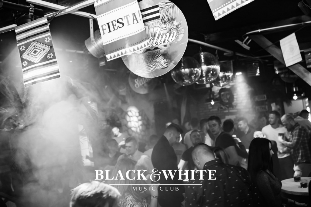 Gorące trzydziestki w Clubie Black&White [20.11.2021] - zdjęcie #11 - eOstroleka.pl