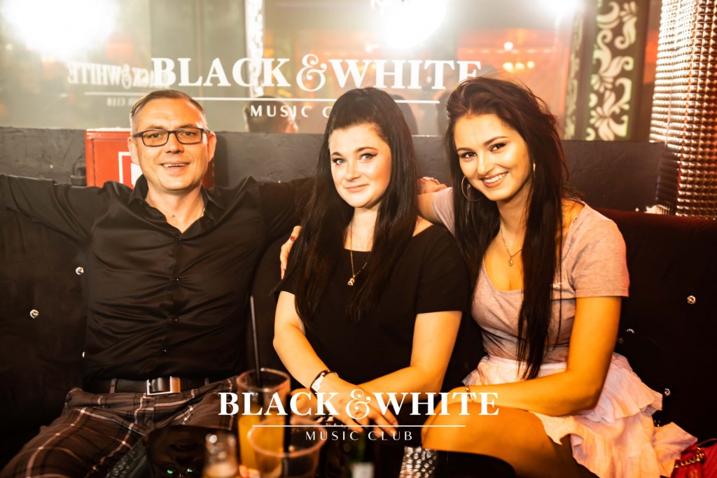 Gorące trzydziestki w Clubie Black&White [20.11.2021] - zdjęcie #1 - eOstroleka.pl