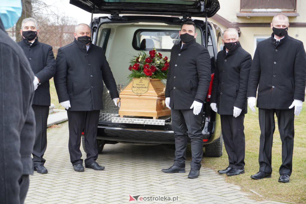Pożegnanie śp. Mariana Krupińskiego. Uroczystości pogrzebowe w Wąsewie [03.12.2021] - zdjęcie #1 - eOstroleka.pl