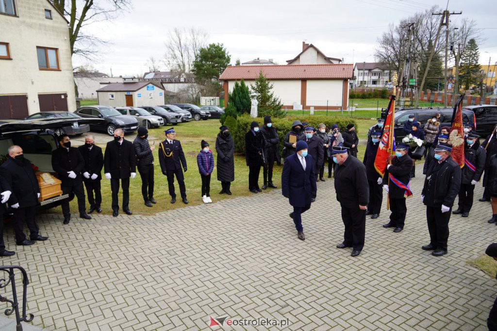 Pożegnanie śp. Mariana Krupińskiego. Uroczystości pogrzebowe w Wąsewie [03.12.2021] - zdjęcie #4 - eOstroleka.pl