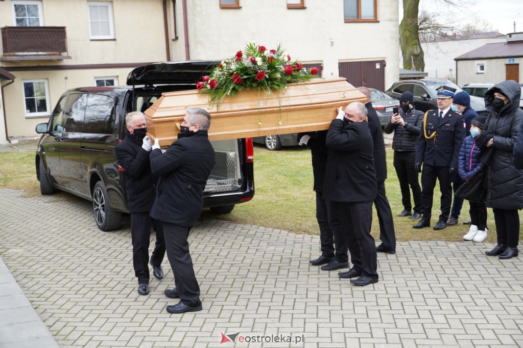 Pożegnanie śp. Mariana Krupińskiego. Uroczystości pogrzebowe w Wąsewie [03.12.2021] - zdjęcie #6 - eOstroleka.pl