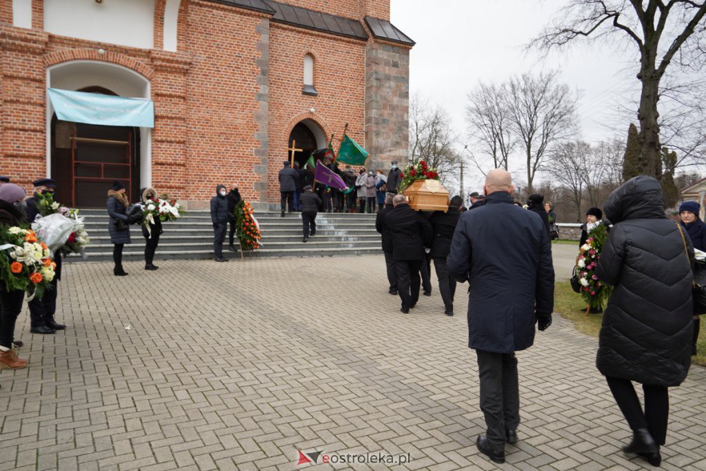 Pożegnanie śp. Mariana Krupińskiego. Uroczystości pogrzebowe w Wąsewie [03.12.2021] - zdjęcie #7 - eOstroleka.pl